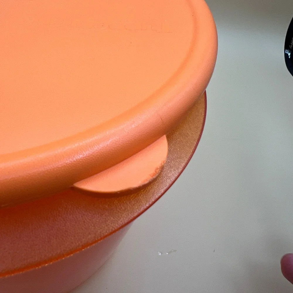 Tupperware Rock N Serve 3.5 Qt Orange Round Microwave Reheatable Bowl with Lid
